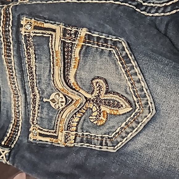 A pair of Size 27 Rock Revival skinny jeans - Picture 11 of 14